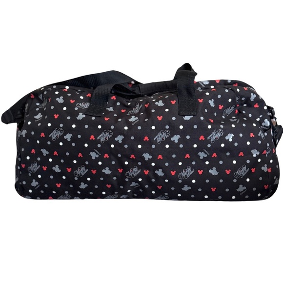 ❣️❣️SOLD❣️❣️ 🎉Host Pick 🎉 ❤️🖤NWOT MICKEY MOUSE Duffle Bag❤️🖤 - Picture 2 of 4